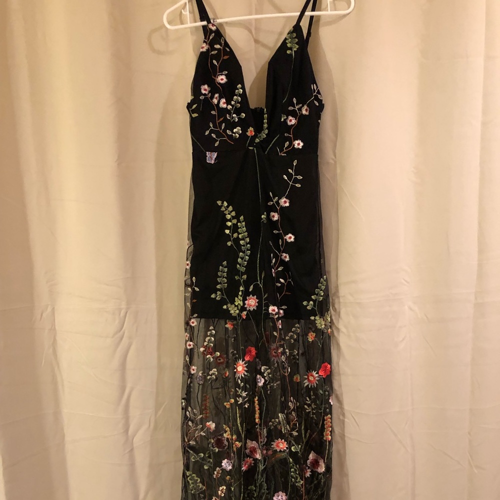 Floral mesh black dress with maxi and midi look